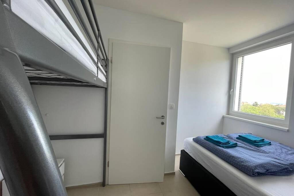 Apartment Gema - One Bedroom Apartment Izola Extérieur photo
